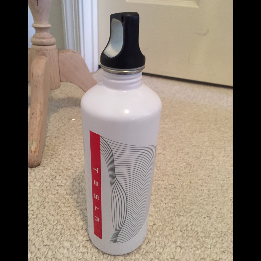 Tesla water bottle gifting suite item